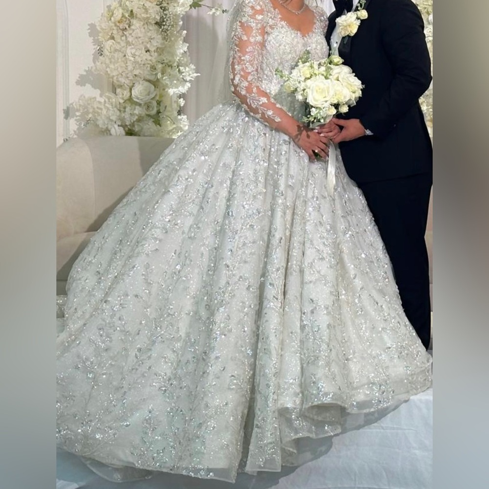 Elegant White Lace Wedding Dress